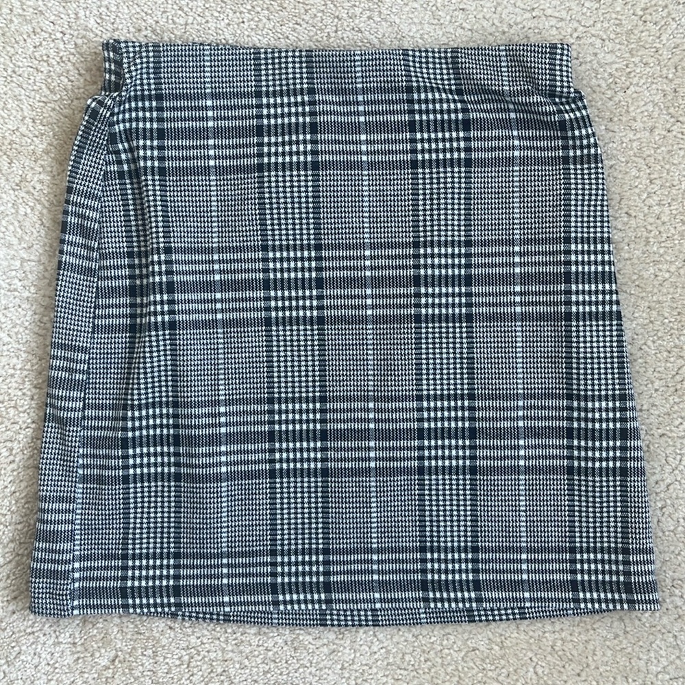 NWT H&M Divided Plaid Skirt in Women's Size Small
